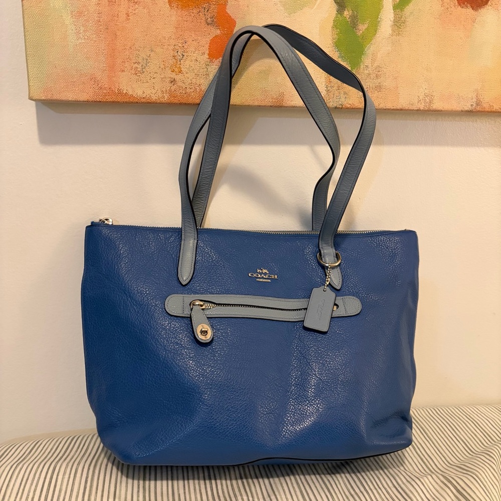 Authentic Coach Taylor Pebble Leather Tote‎ Blue Two Toned
M1681-58568